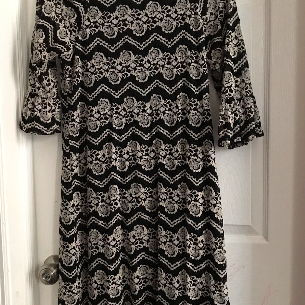 Pre owed- Black & off white lace size 12 - Picture 2 of 4